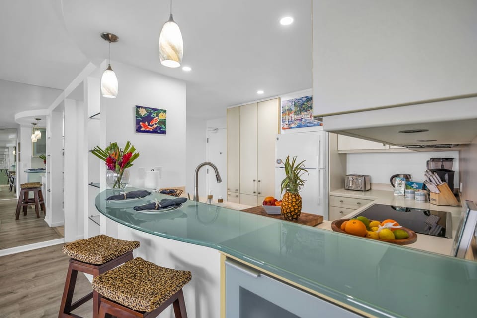 Spacious breakfast bar for casual dining.