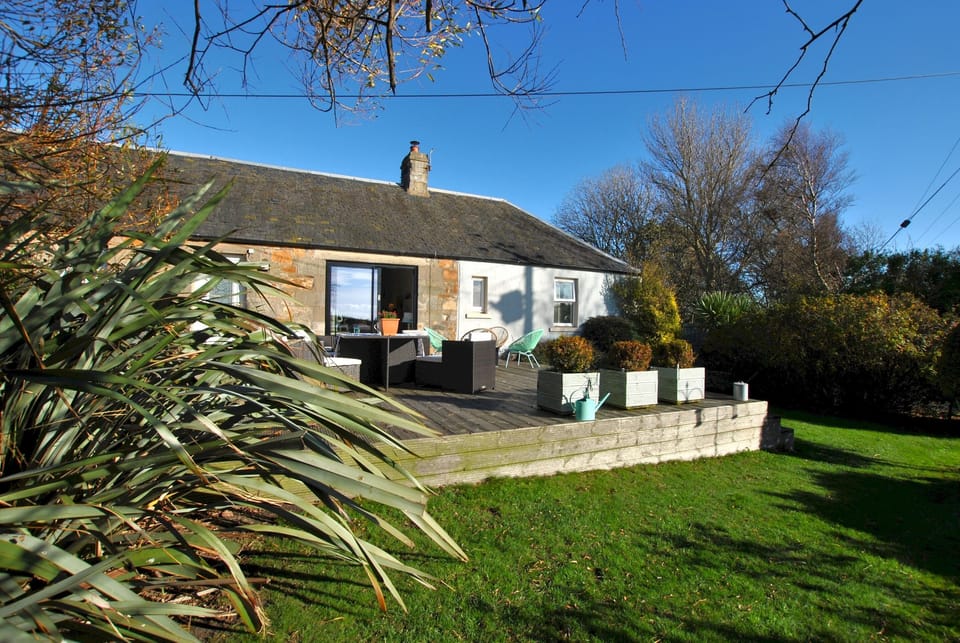 Mill View Cottage is a one level cottage set in lovely grounds