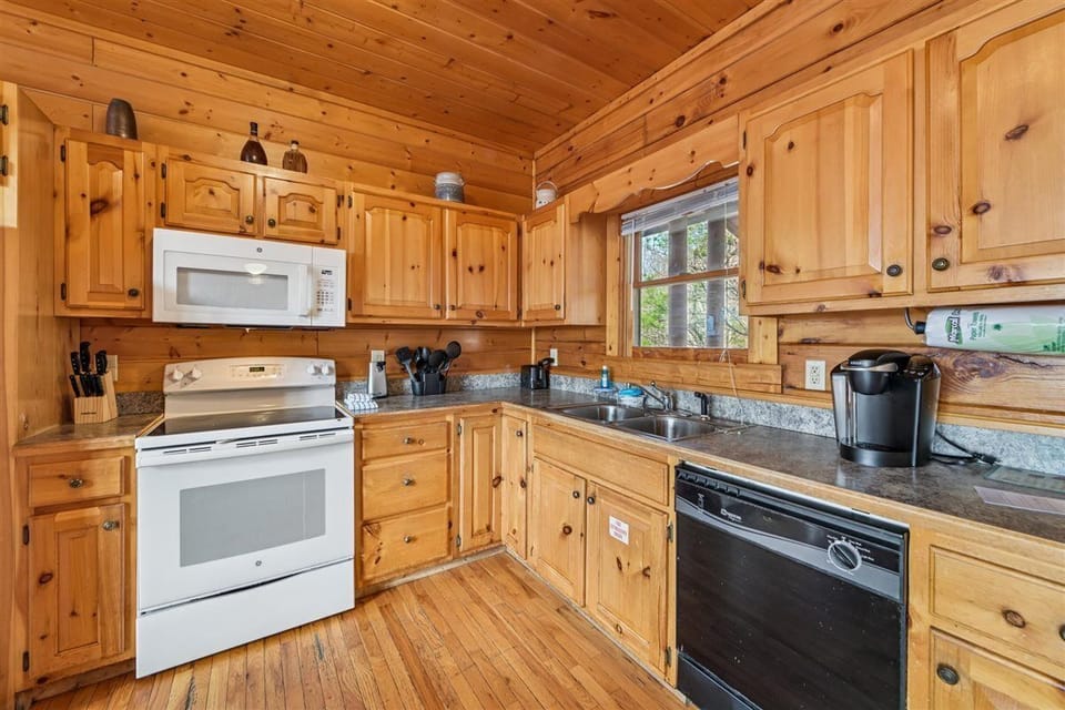 016-Kitchen