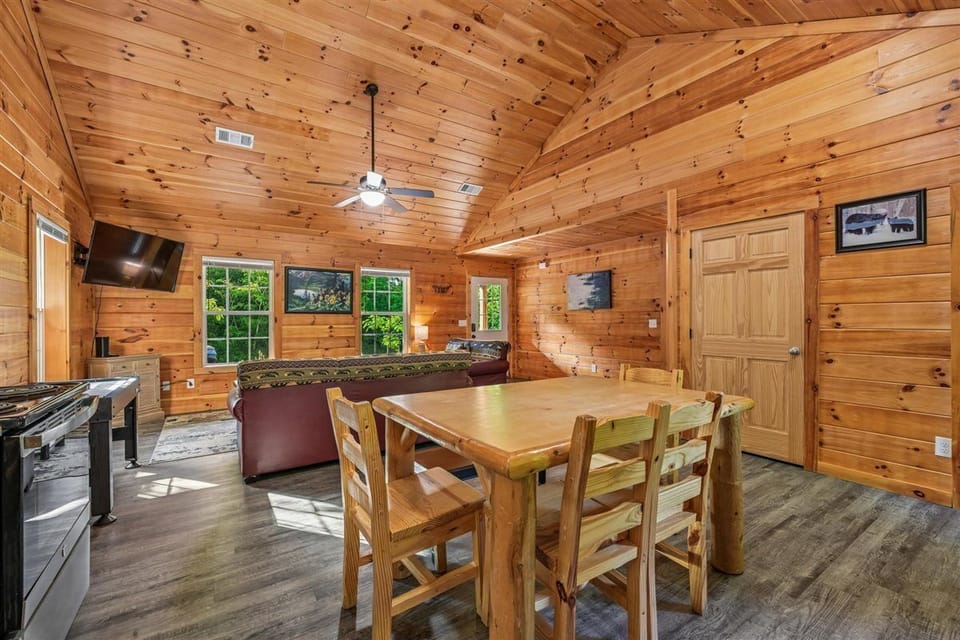 18-Dining Area