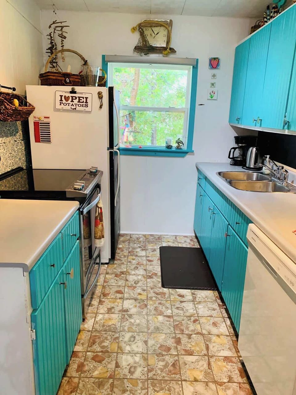 Full service kitchen with fridge, stove, microwave and dishwasher. Pots, pans, cups, glasses, plates, etc. all provided.