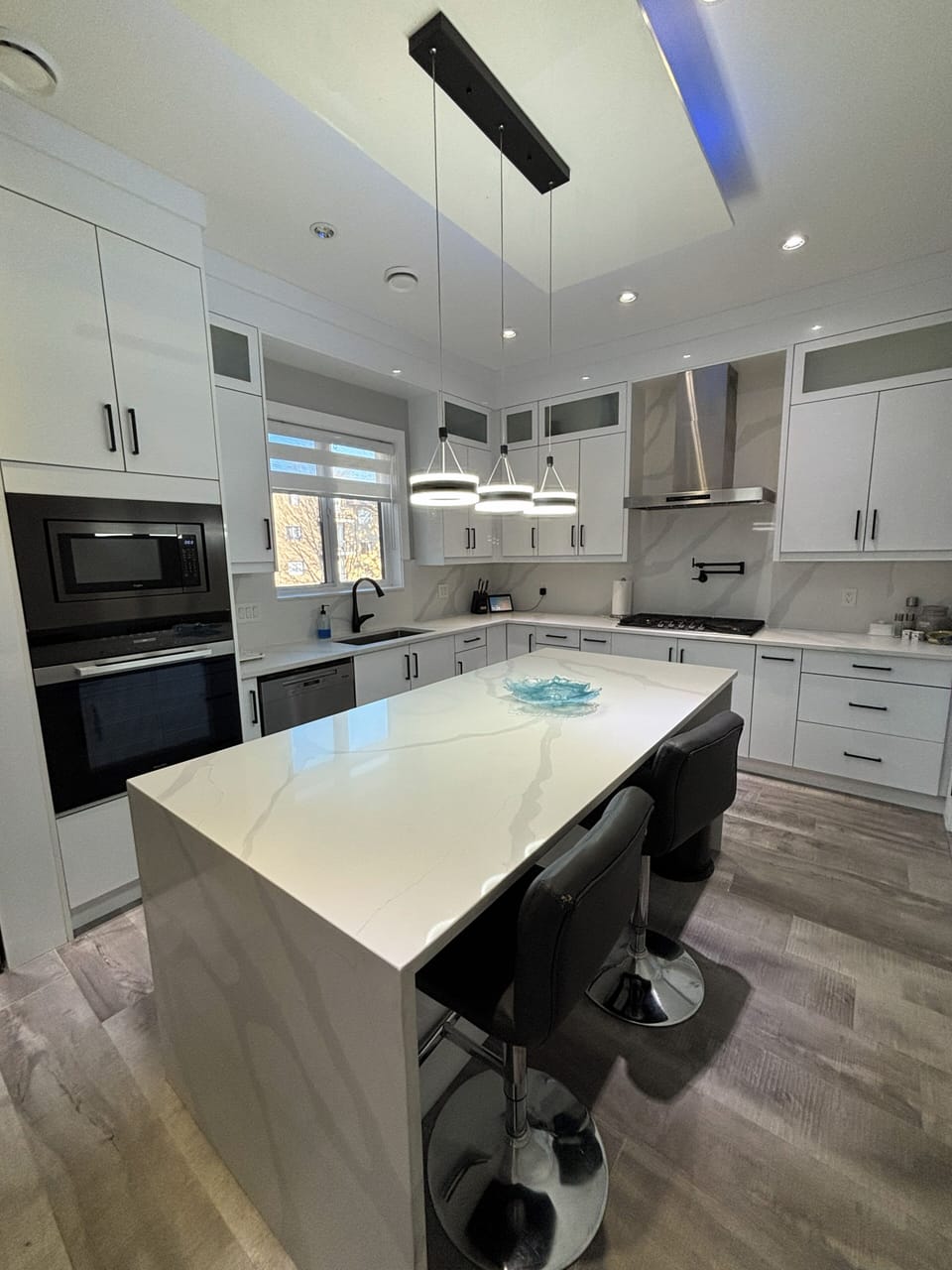 Large island with bar stools