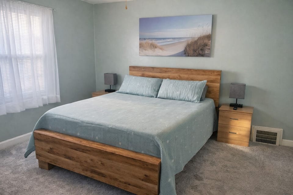 Bedroom 1 queen bed