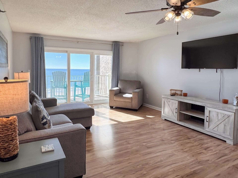 Oceanfront Views and oceanfront balcony