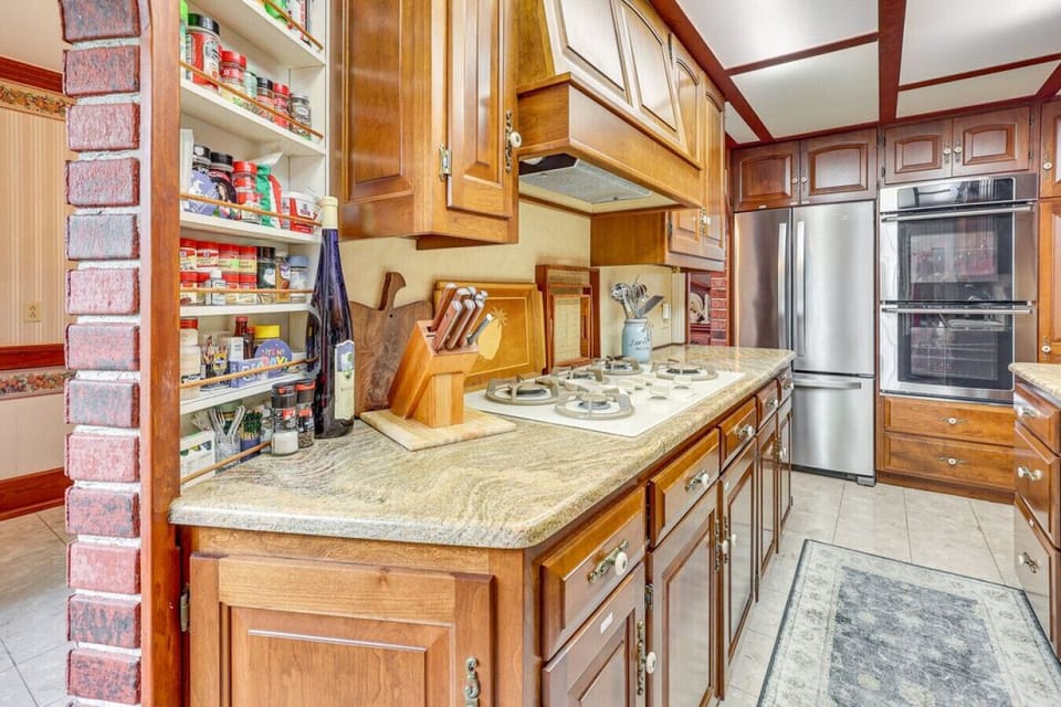 Kitchen | Rich Wood Cabinetry & Granite Counters