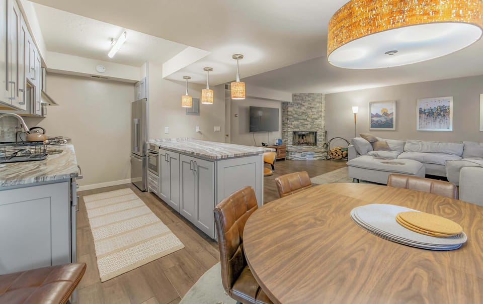 Gather and connect—open living, dining for 6, bar seating for 4
