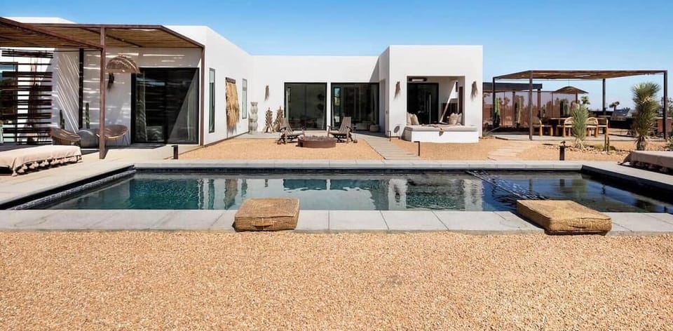 Private pool and hot tub/spa