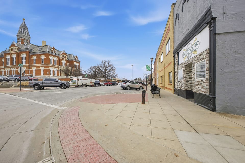Steps from historic courthouse—walk to shops, dining, and events.