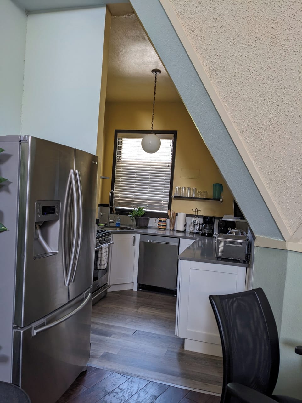 Full kitchen with dishwasher, full stove/oven, coffee makers, microwave