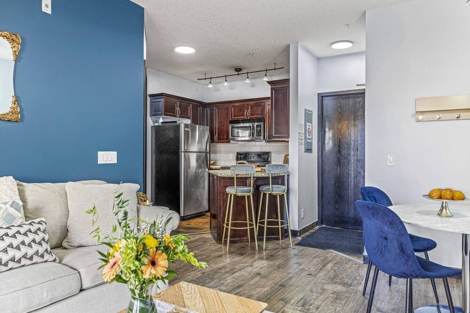 Open concept unit, perfect for socializing with loved ones.