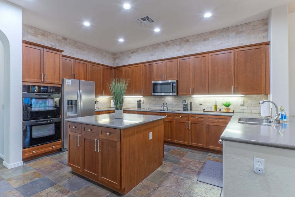 Your chef will love working in the completely stocked kitchen with all the trimmings.