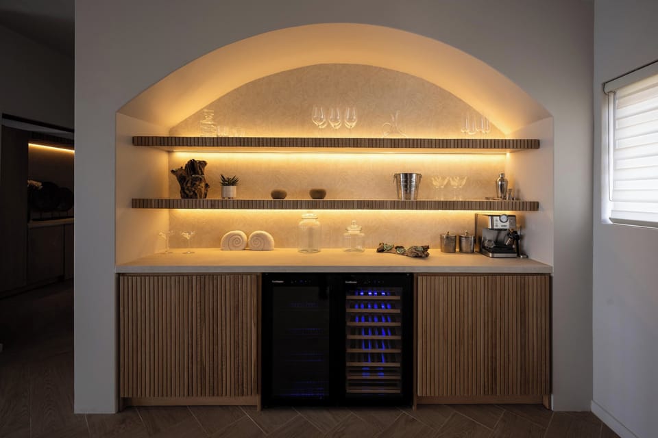 Built-in bar area and drinks station