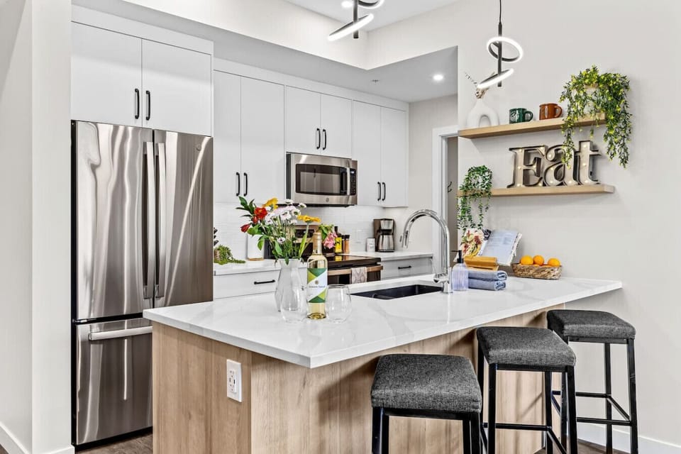 Fully equipped kitchen.