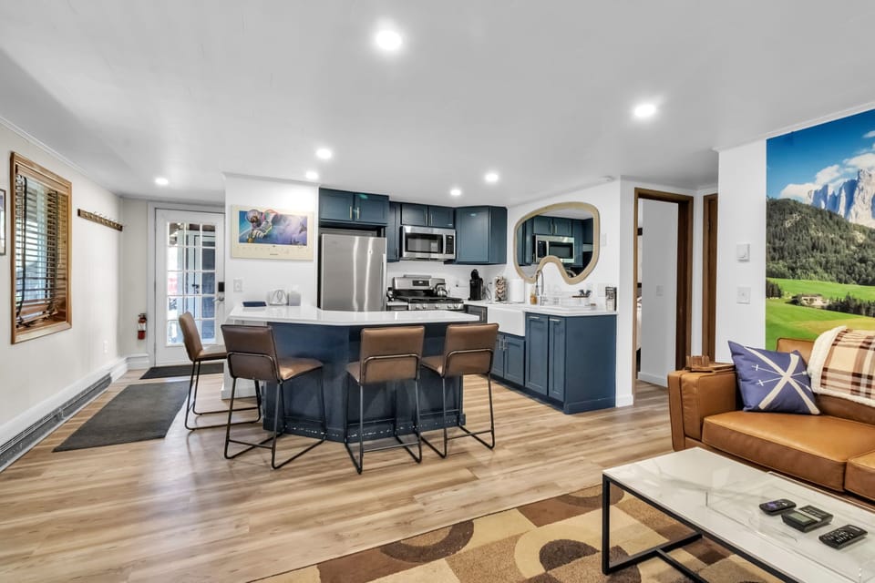 Kitchen/breakfast bar.