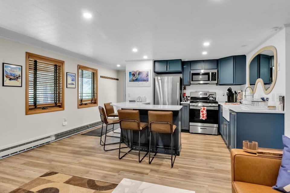 Kitchen/entry hall.