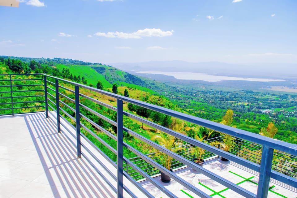 The Great Rift Valley plains and Lake Elementaita's awe