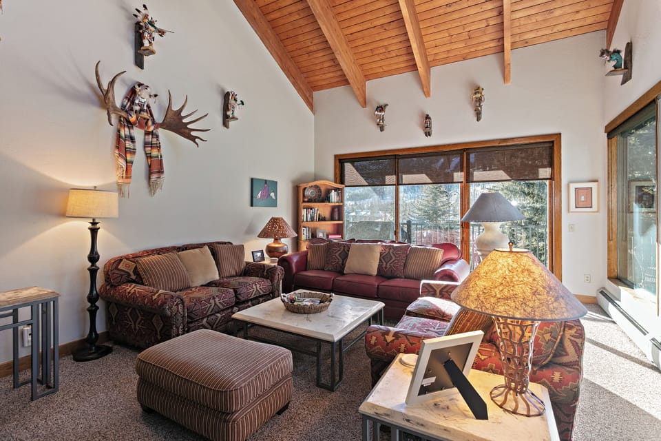 Rustic, mountain-inspired living room, plenty of space for families