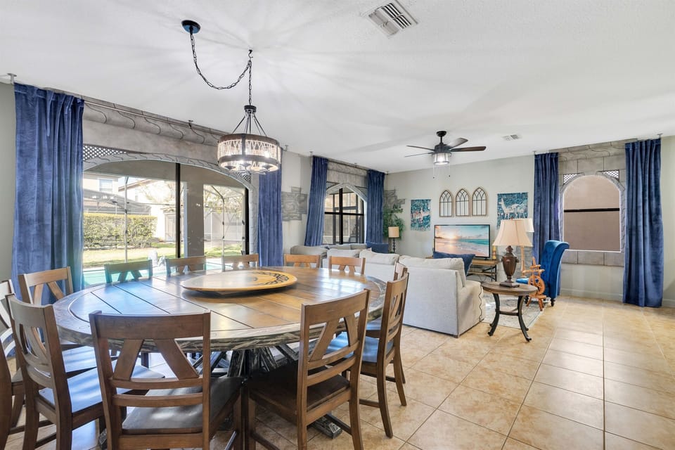 Dining Area seats 10+