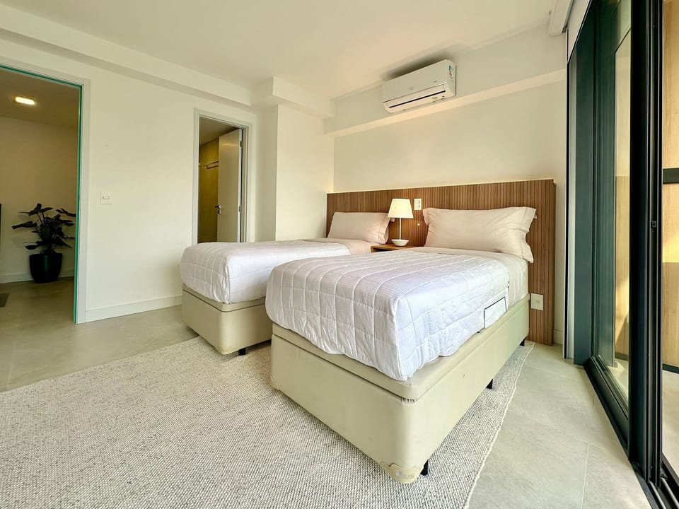 Photo of the whole room,Bedroom