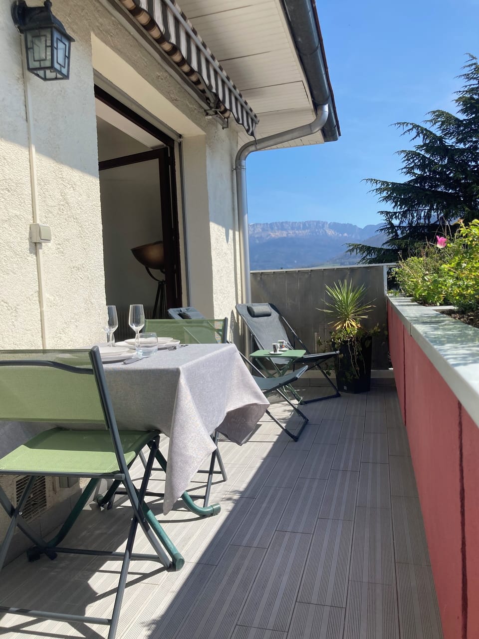 Outdoor dining