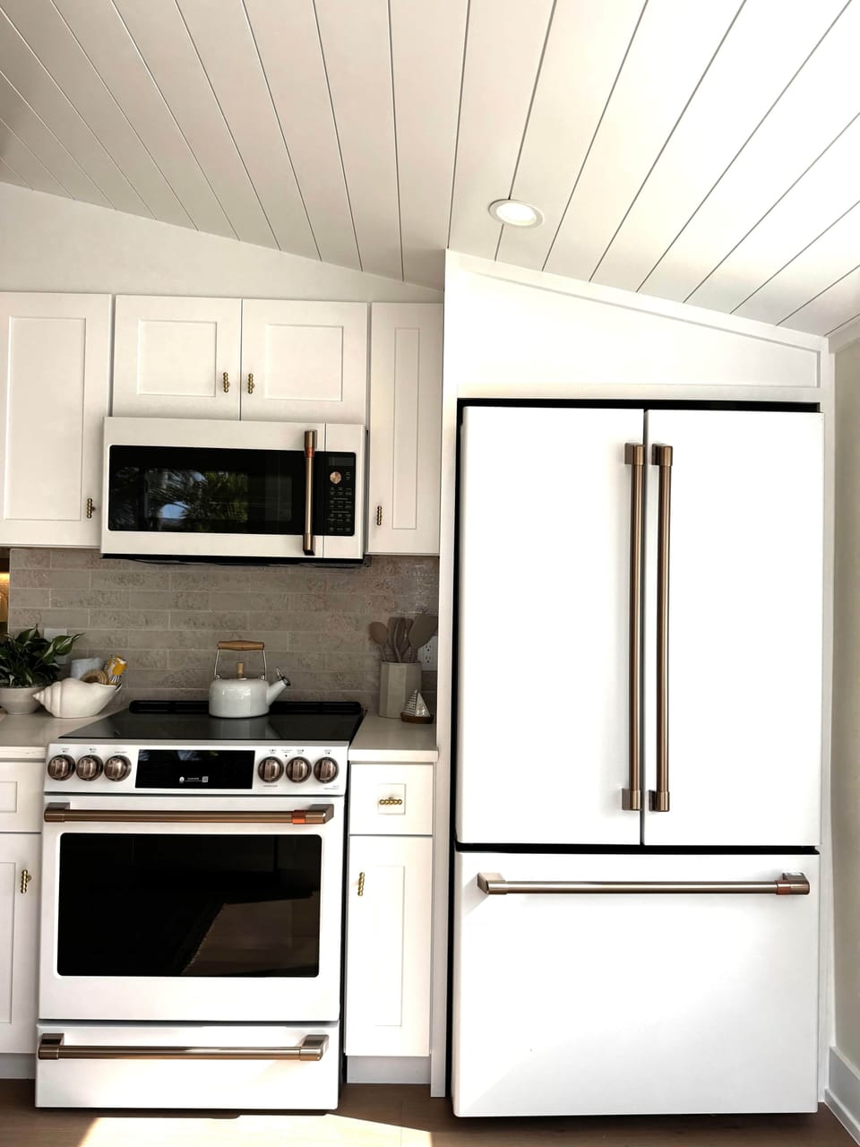 Full kitchen. 