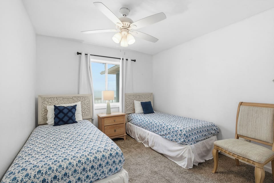 2 Twins Bedroom + Ocean Views -Upstairs