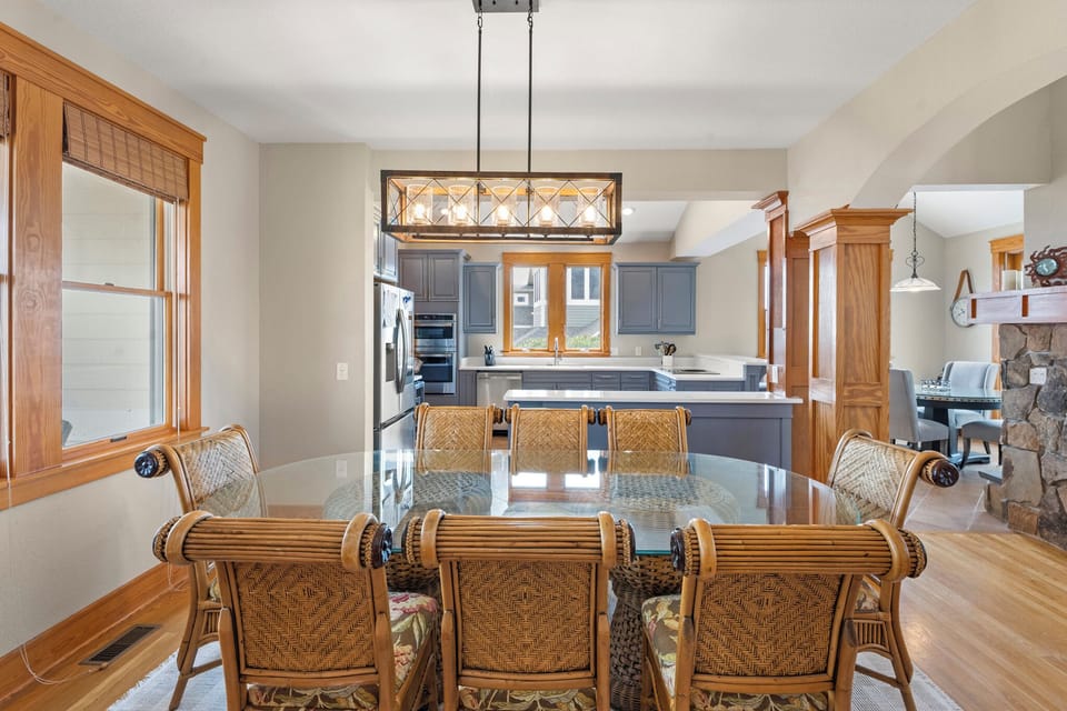 HK343: Eventide | Mid Level Dining Area