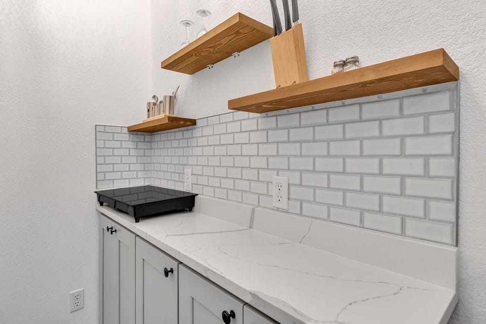 104_Scudder_Ln_Wimberley_TX_78676_USA-Kitchen-IMG_3075