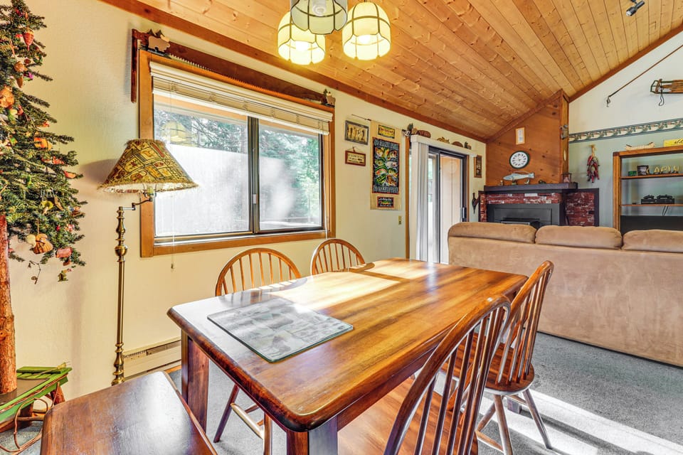 Dining Area | 1st Floor