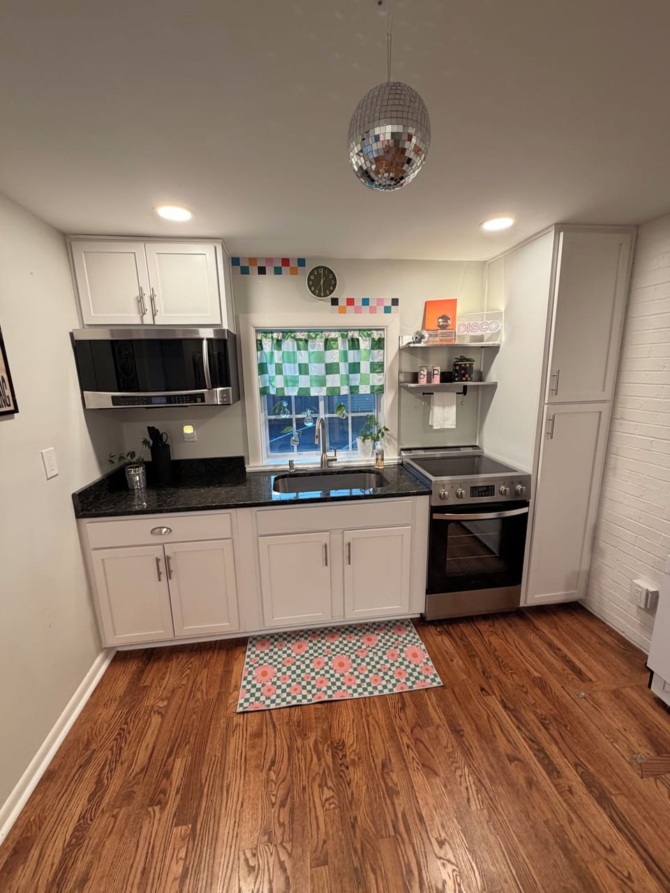Full Kitchen
