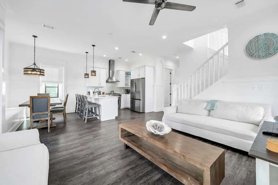 Open floor living & dining