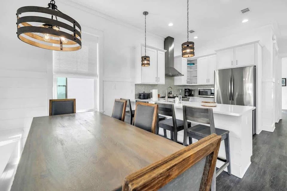 Dining room table for 6 + additional island seating for 4