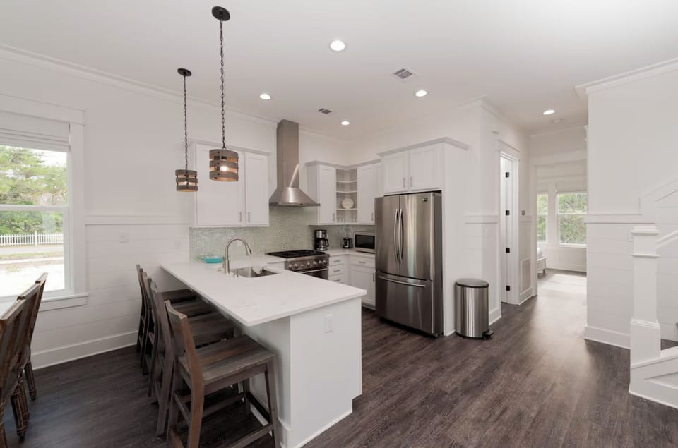 Fully stocked kitchen with island seating for 4.