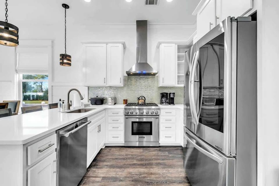 Family meals made easy with the fully stocked kitchen!