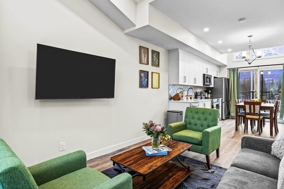 This cozy living area features a sofa bed that effortlessly combines comfort and functionality.