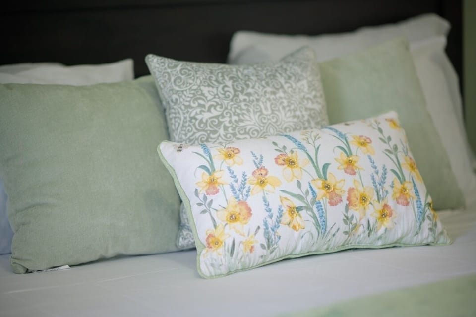 Bedroom 1 King bed, bed linens, clothing storage, hangers, A/C and heating.