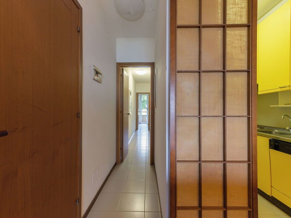 Apartment, Condominium, Residential Area, Urban Design, Mixed-Use, Commercial Building, Balcony, Hotel, Shade