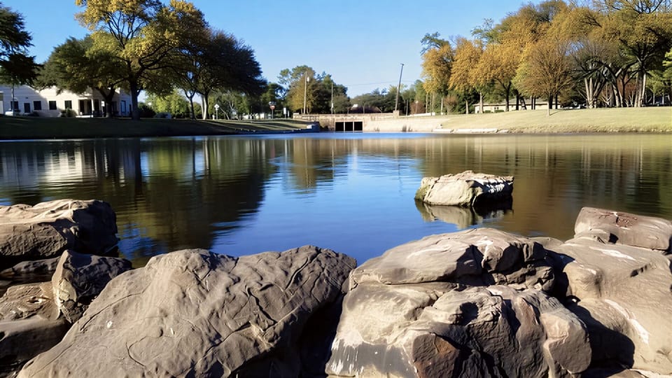 Unwind by shimmering water and sun-warmed rocks at dusk.