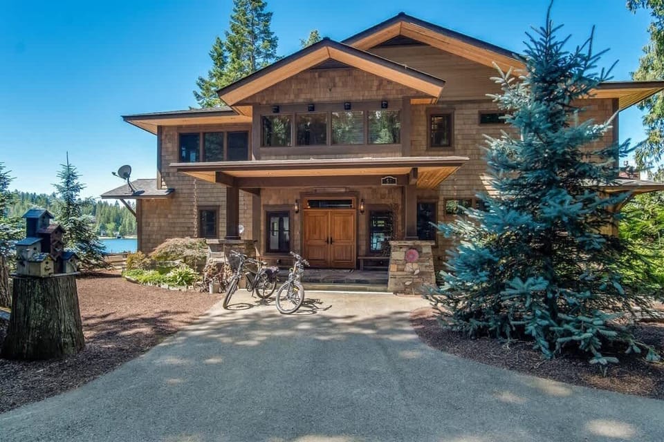 Blue Heron - Estate, Waterfront Home with Guest House in Hope, Idaho