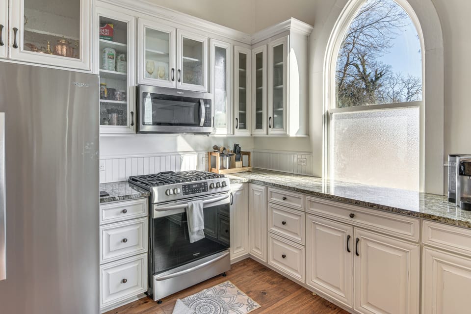 Kitchen | Main Level