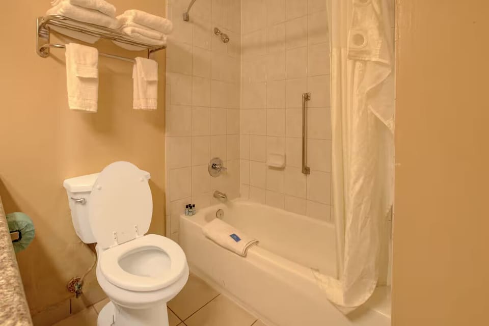 Rinse off comfortably with easy-access shower and fresh linens ready.