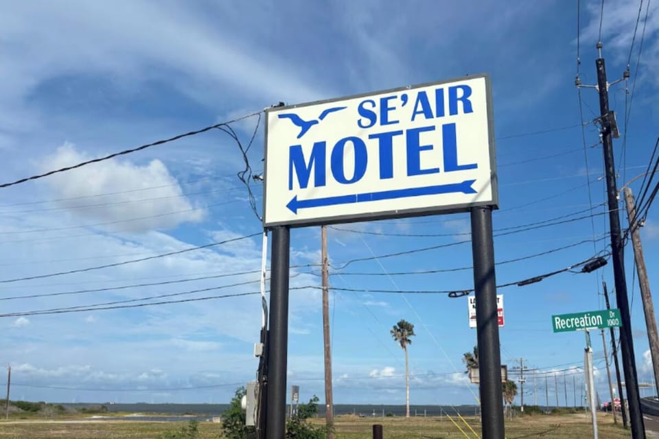 Find your getaway easily with clear roadside motel signage.