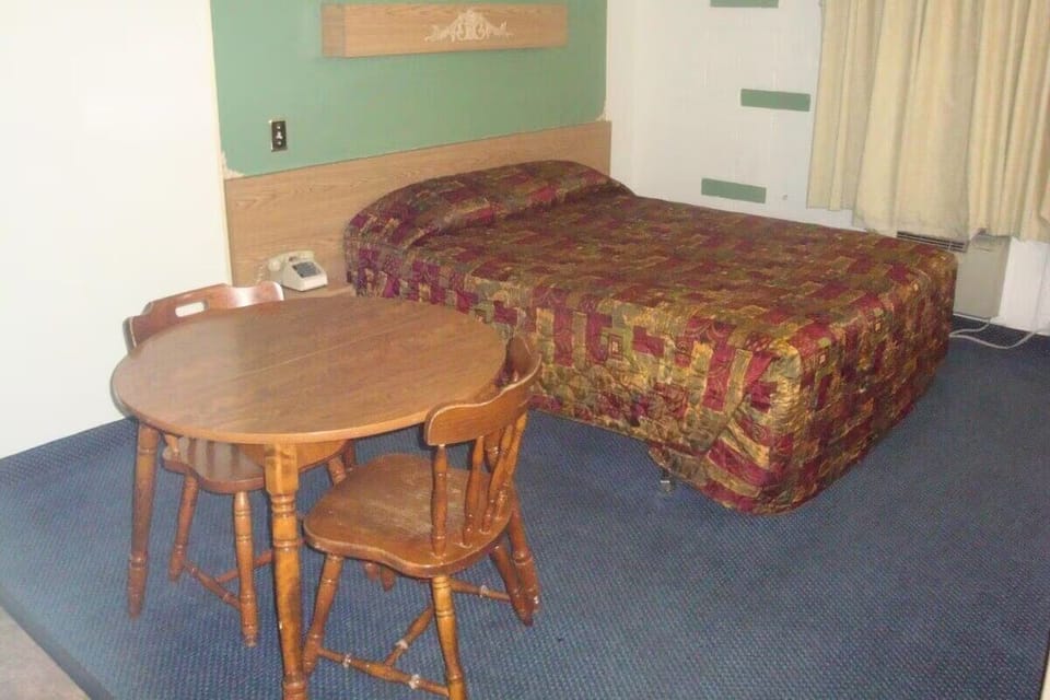 Bedroom. Interior and views may vary based on location and availability.