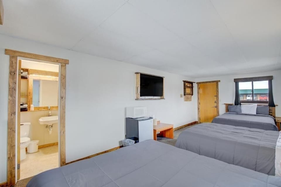 Picture an easy stay with bathroom access steps away.