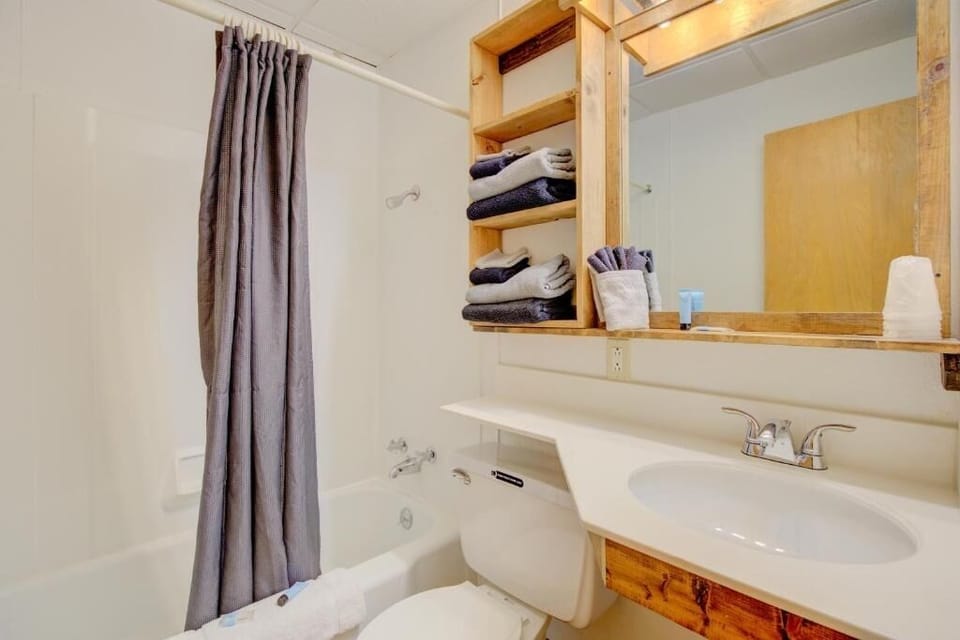 Rinse off in the shower-tub combo and reset fast.
