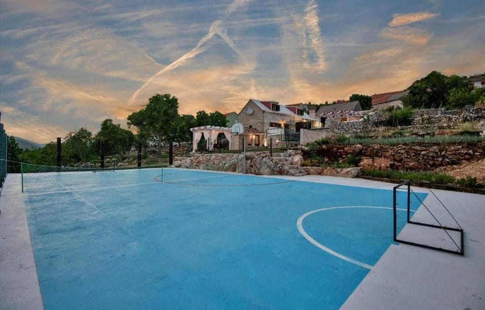 Sport court