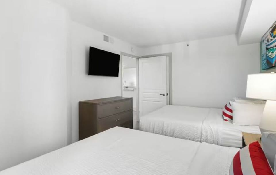 Stretch out comfortably with a second bed and easy TV viewing.