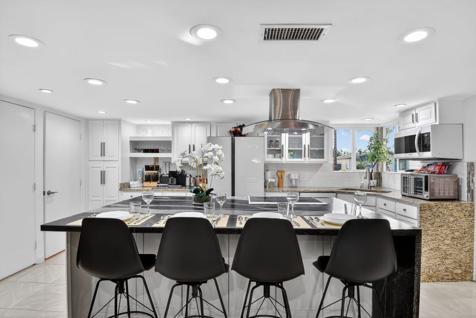 Spacious kitchen designed for families and groups.