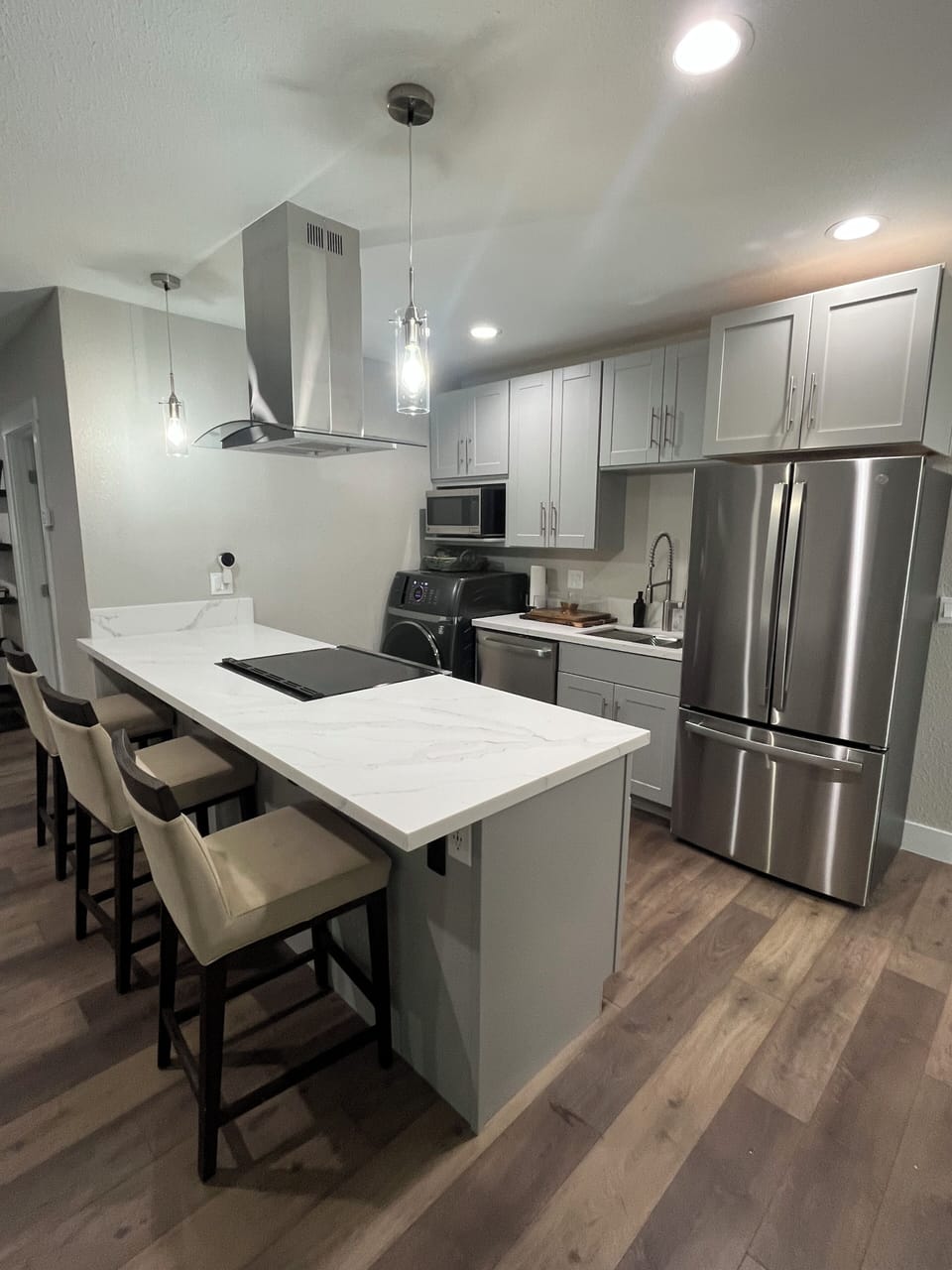 Kitchen Amenities - Modern - Fully equipped for entertaining.