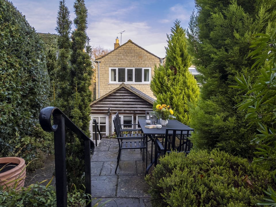 Royal Oak Cottage Outside - StayCotswold